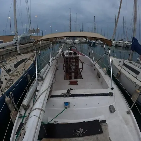 Barco Nineta Ontario Sailboat In Mar- Úszó hotel *
