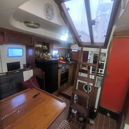 Barco Nineta Ontario Sailboat In Mar- Úszó hotel Valencia