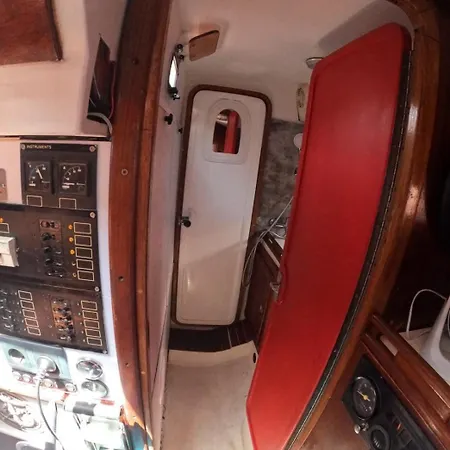 Barco Nineta Ontario Sailboat In Mar- 船上ホテル バレンシア
